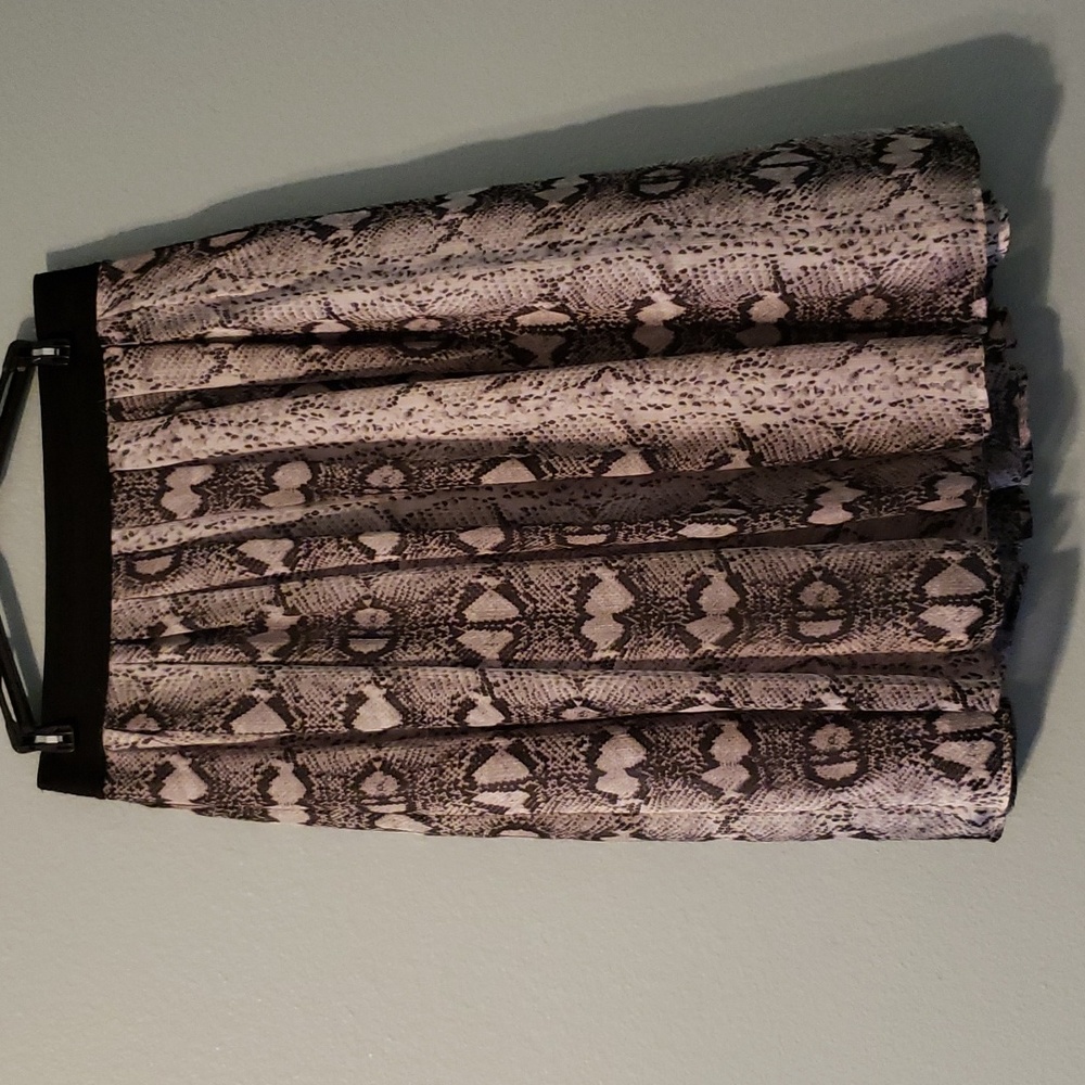 White house black market size 10 skirt